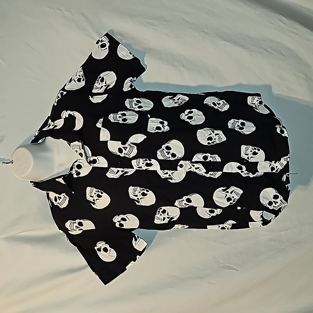 Hot Topic skull button down shirt